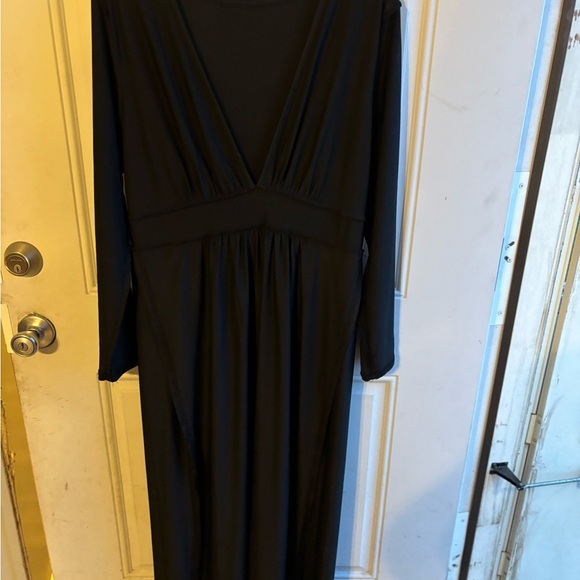 Dresses & Skirts - Elegant Black Maxi Dress
